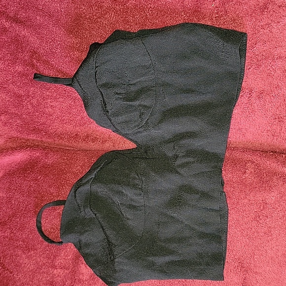 Fashion Nova: 3 shirts, and 2 Outfits (7 pieces) - Picture 4 of 8